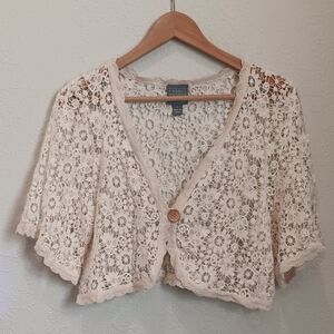 Crochet Lace Button-Front Bolero Shrug Crop in Cream